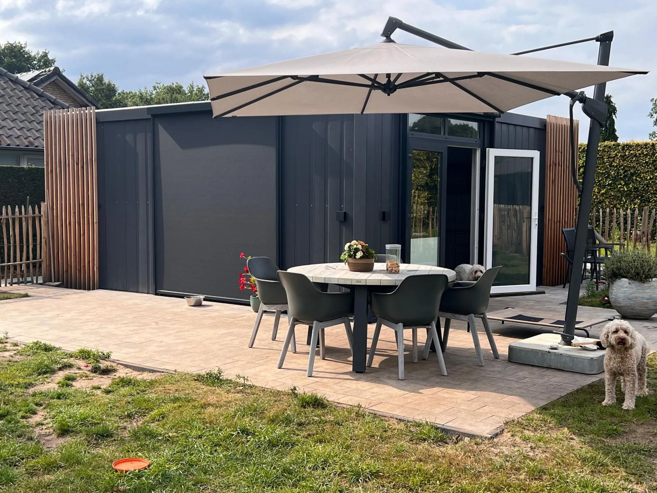 Kantoor unit met tuin