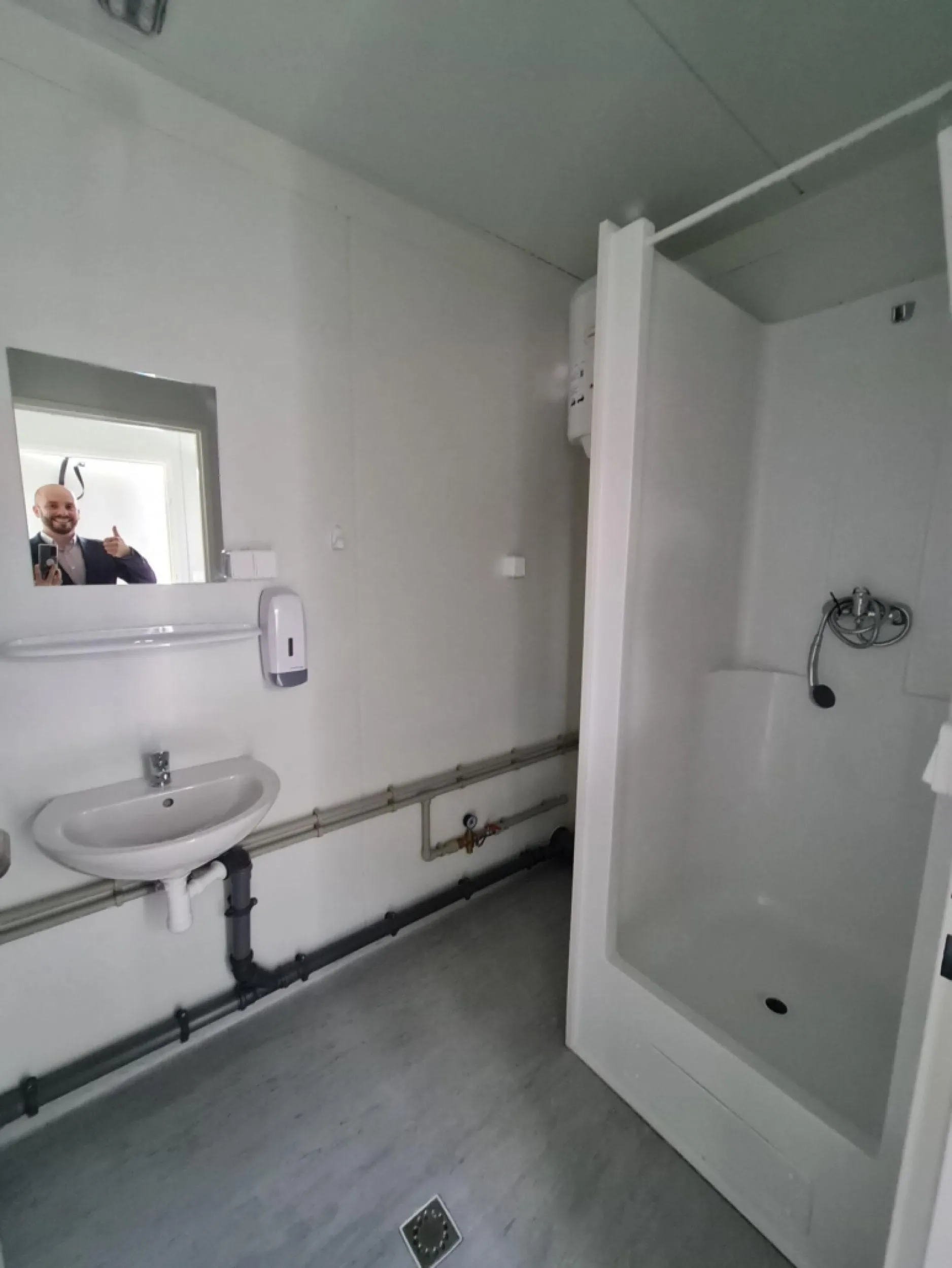Sanitair unit binnen douche