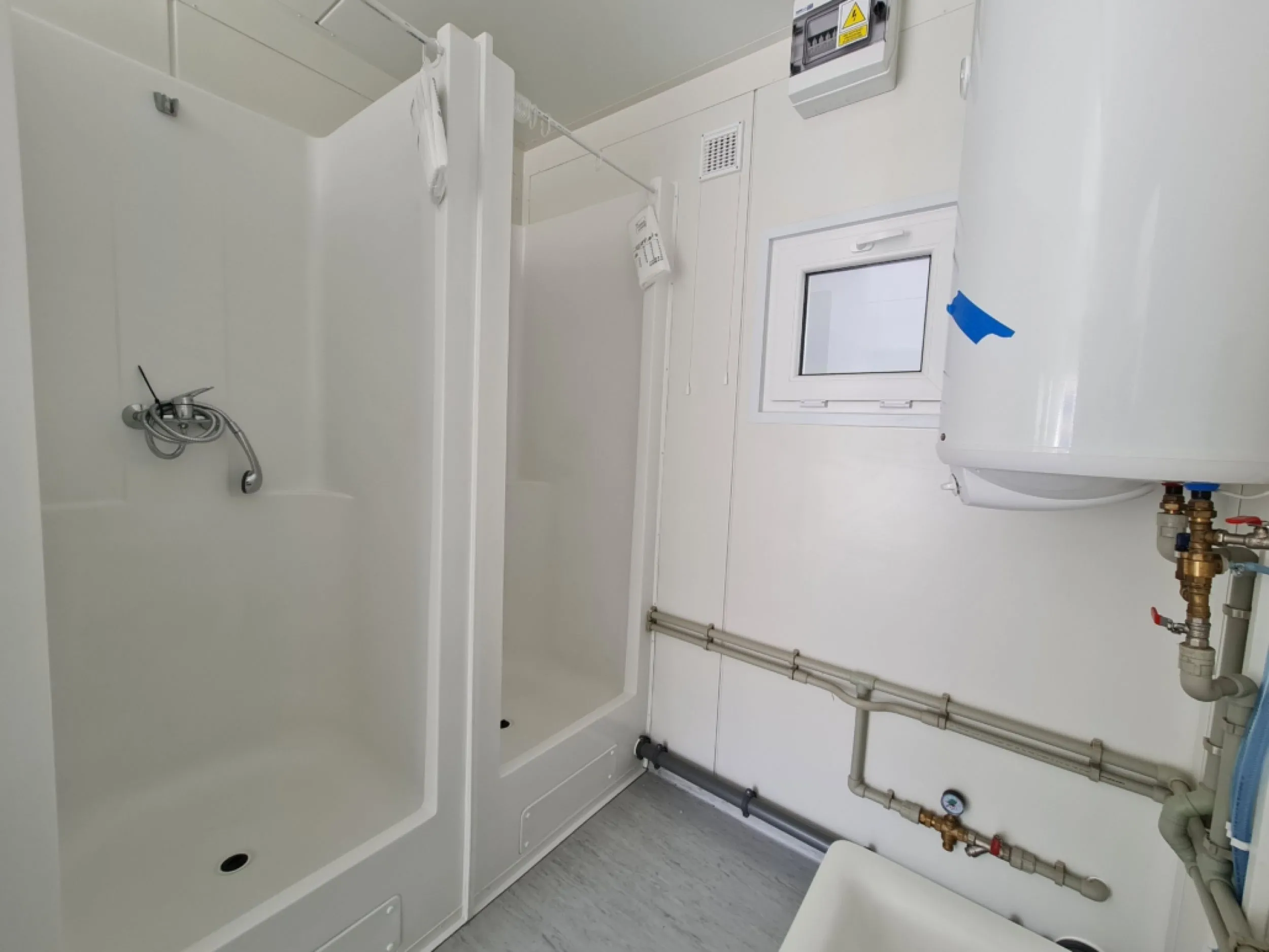 Sanitair unit douches